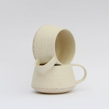 Indlæs billede til gallerivisning Retro-rillekop med hank, CREMEHVID