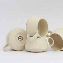 Indlæs billede til gallerivisning Retro-rillekop med hank, CREMEHVID